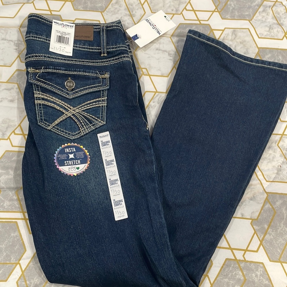 WallFlower bootcut jeans. Never worn